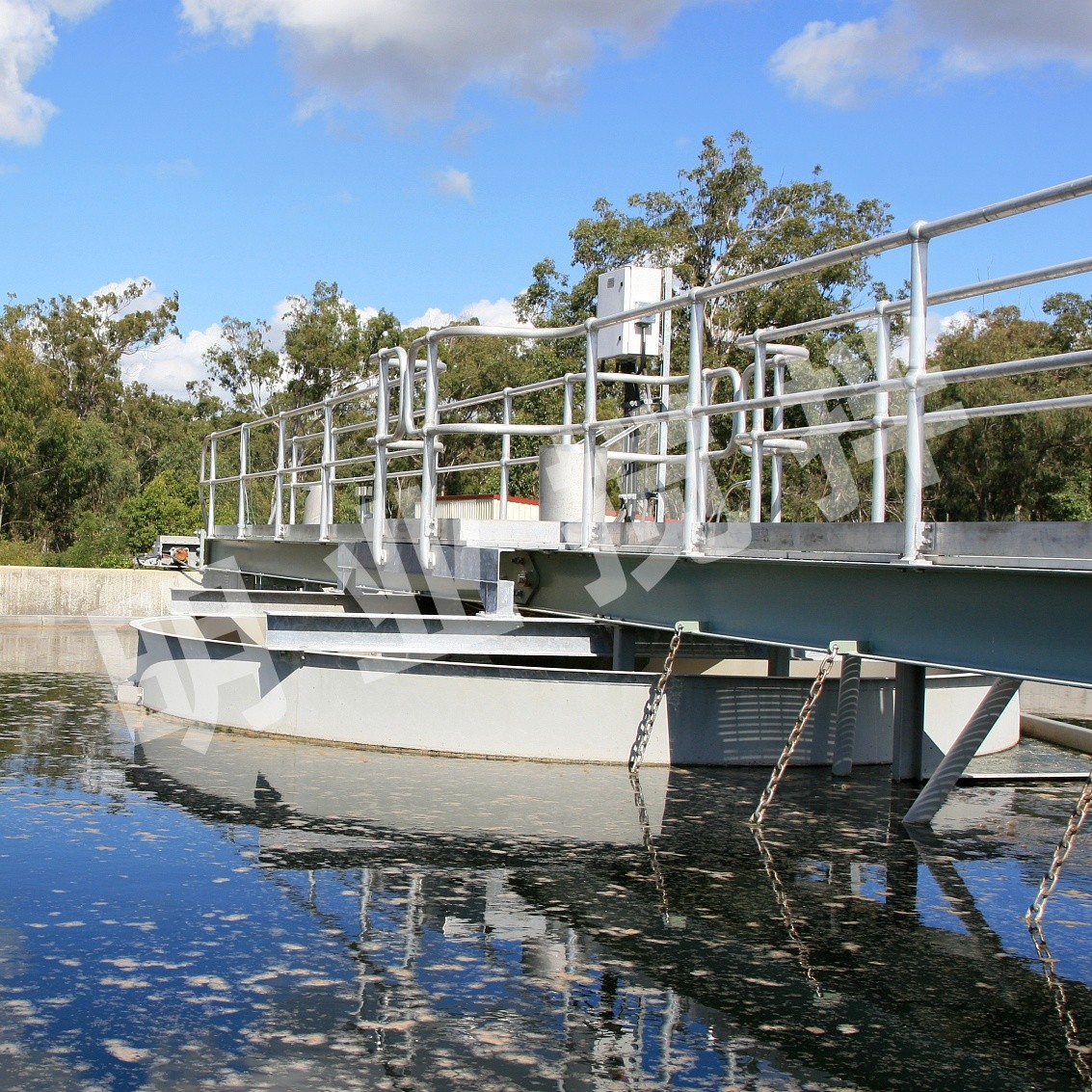 周边传动刮泥机